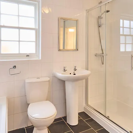 Host & Stay - Corner Cottage Canterbury Exterior photo