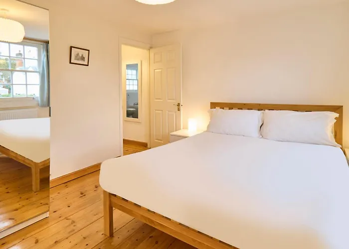 Host & Stay - Corner Cottage
