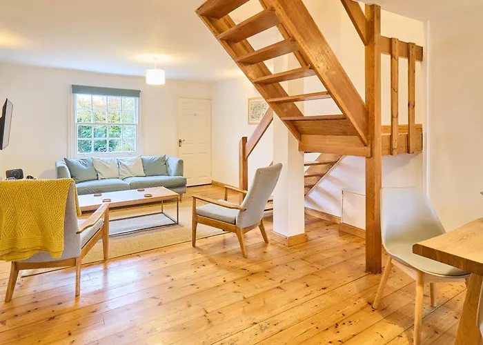 Host & Stay - Corner Cottage